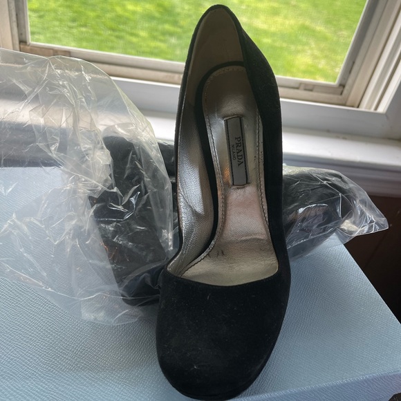 PRADA Suede Pumps - black 37 worn twice - Picture 1 of 6